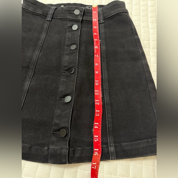 Black Button-Front Mini Skirt - Picture 4 of 6